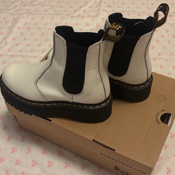 Dr martens White Leather Chelsea Boots - Picture 3 of 9